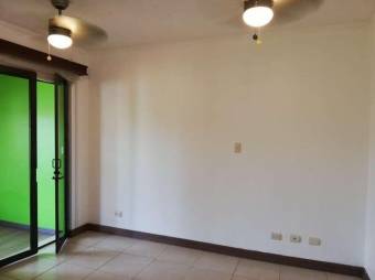 Se vende espaciosa casa con patio en Coyol de Alajuela 23-1085