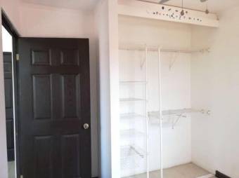 Se vende espaciosa casa con patio en Coyol de Alajuela 23-1085