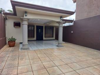 Se vende espaciosa casa con terraza en San Rafael de Alajuela 23-525