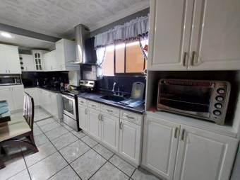 Se vende espaciosa casa con terraza en San Rafael de Alajuela 23-525