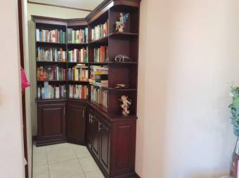 Se vende espaciosa casa en Alajuela Centro 23-453