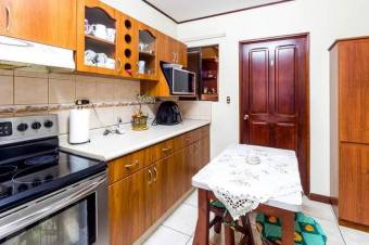 Se vende espaciosa casa en Alajuela Centro 23-453