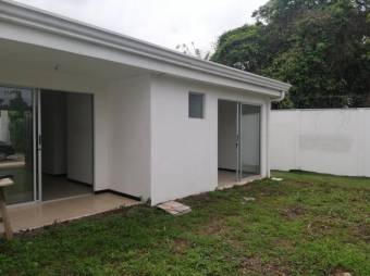 Se vende espaciosa casa con gran patio en San Antonio de Alajuela 23-2638