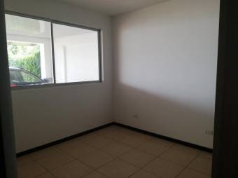 Se vende espaciosa casa con gran patio en San Antonio de Alajuela 23-2638