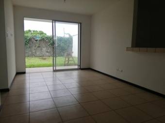 Se vende espaciosa casa con gran patio en San Antonio de Alajuela 23-2638