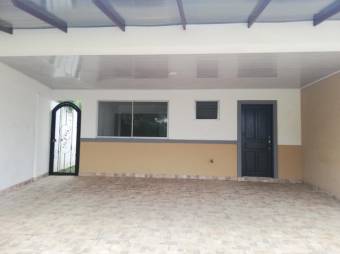 Se vende espaciosa casa con gran patio en San Antonio de Alajuela 23-2638