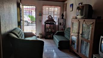 Se vende propiedad con 2 casas uso de suelo mixto en San Josecito de San Rafael 22-1653