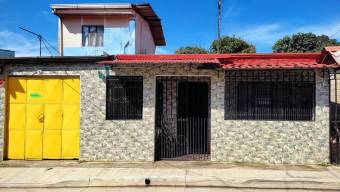 Se vende propiedad con 2 casas uso de suelo mixto en San Josecito de San Rafael 23-1653