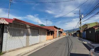 Se vende propiedad con 2 casas uso de suelo mixto en San Josecito de San Rafael 23-1653