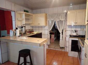 INCREIBLE OPORTUNIDAD DE INVERSION EN PANADERIA CON APARTAMENTOS INCLUIDO.  CG #23-2578., ₡ 140,000,000, 5, Limón, Pococí