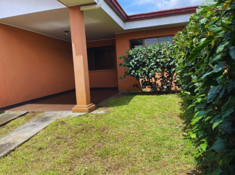 Propiedad con dos apartamentos en venta en Residencial Los Adobes, Alajuela