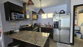 Se alquila moderno apartamento en excelente condominio de Guácima en Alajuela 24-1305