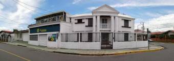 Se vende amplia casa con uso de suelo mixto en Goicoechea de San José 24-1311