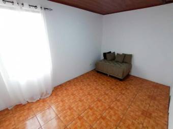 Se vende amplia casa con uso de suelo mixto en calle Blancos de Goicoechea  24-1311