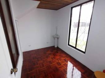 Se vende amplia casa con uso de suelo mixto en Goicoechea de San José 24-1311