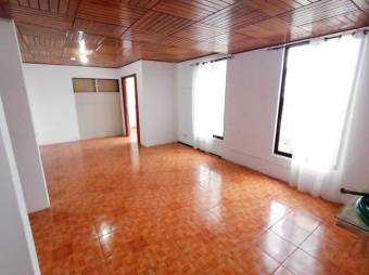 Se vende amplia casa con uso de suelo mixto en calle Blancos de Goicoechea  24-1311