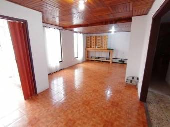 Se vende amplia casa con uso de suelo mixto en calle Blancos de Goicoechea  24-1311