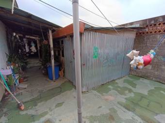 Se vende amplia casa con uso de suelo mixto en San Pablo de Heredia 24-373