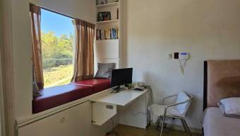 Se vende espaciosa casa con amplio patio y balcón en Lomas de Ayarco 24-1362