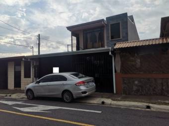 Se vende espaciosa casa con patio y balcón en San Francisco de Heredia 24-1319