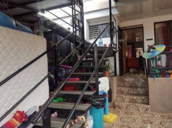 Se vende espaciosa casa con patio y balcón en San Francisco de Heredia 24-1319