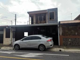 Se vende espaciosa casa con patio y balcón en San Francisco de Heredia 24-1319