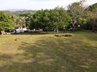 Se vende casa con espectacular lote de mas de 5000m2 en Guácima de Alajuela 24-1321