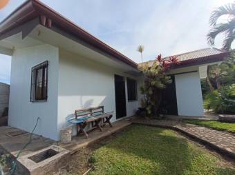 Se vende casa con espectacular lote de mas de 5000m2 en Guácima de Alajuela 24-1321