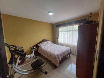 Se vende espaciosa casa con patio y balcón en Mercedes Sur de Puriscal 24-662