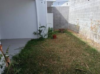 Se vende moderna y espaciosa casa a estrenar en Lomas de Ayarco de Curridabat 24-1389