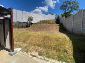 Se vende casa  a estrenar con lote de casi 650m2 en La Garita de Alajuela 24-1392