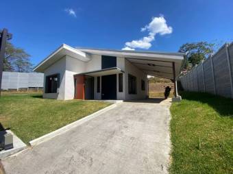 Se vende casa  a estrenar con lote de casi 650m2 en La Garita de Alajuela 24-1392