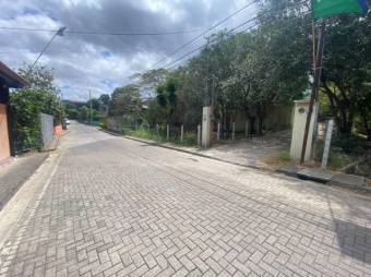 Se vende lote de 463m2 en el centro de Escazú 24-1234