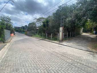 Se vende lote de 463m2 en el centro de Escazú 24-1234