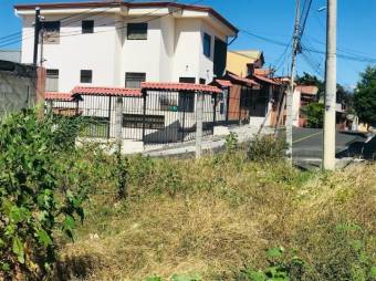 se vende amplio lote con mas de 800m2 en Mercedes de Heredia 24-1323