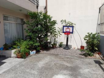 Se vende espaciosa casa de 2 plantas con balcón en Pavas de San José 24-60