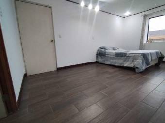 Se vende espaciosa casa con patio y finos acabados en Uruca de San Jose 24-690