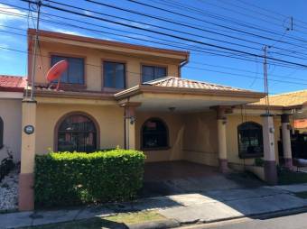 Se vende espaciosa casa de 2 plantas en condominio de San francisco en Heredia 24-1242