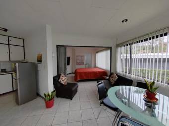 Se vende propiedad con 1 apartamento en Rohrmoser 24-394