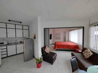 Se vende propiedad con 1 apartamento en Rohrmoser 24-394