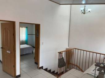 Se vende acogedora casa de 2 plantas en San Francisco 2 Ríos de San José 24-746