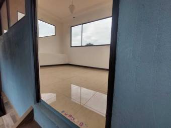 Se vende moderna y espaciosa casa ubicada en las montañas de San Rafael en Heredia 24-49