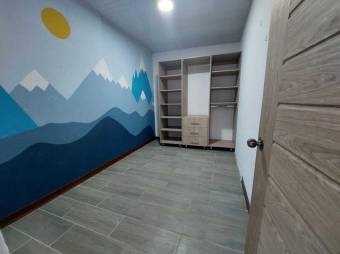 Se vende moderna y espaciosa casa ubicada en las montañas de San Rafael en Heredia 24-49