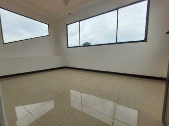 Se vende moderna y espaciosa casa ubicada en las montañas de San Rafael en Heredia 24-49