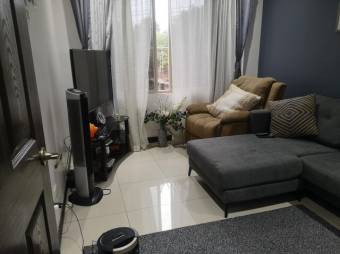 Se vende espaciosa casa de 2 plantas con patio en condominio de San Rafael en Heredia 24-888