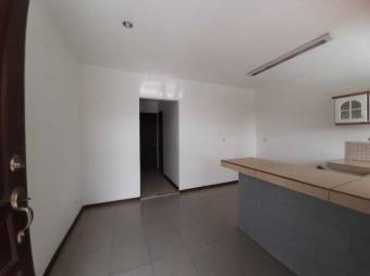 Se vende propiedad de 6 apartamentos con uso de suelo mixto en Rohrmoser 24-646