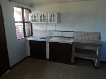 Se vende propiedad de 6 apartamentos con uso de suelo mixto en Rohrmoser 24-646