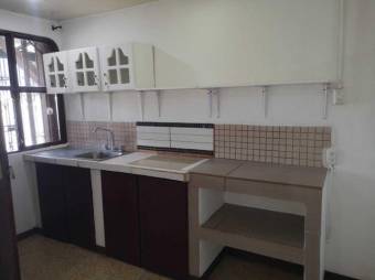 Se vende propiedad de 6 apartamentos con uso de suelo mixto en Rohrmoser 24-24-646