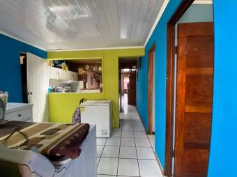 Se vende espaciosa casa con uso de suelo mixto en Heredia Centro 23-1223