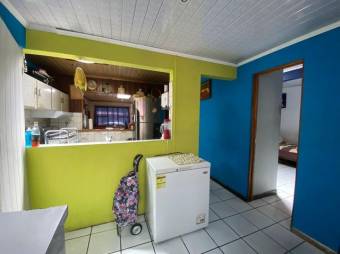 Se vende espaciosa casa con uso de suelo mixto en Heredia Centro 23-1223